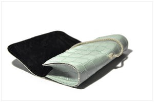 Jewel clutch. Pochette gioiello. Fellan - side angle view open.