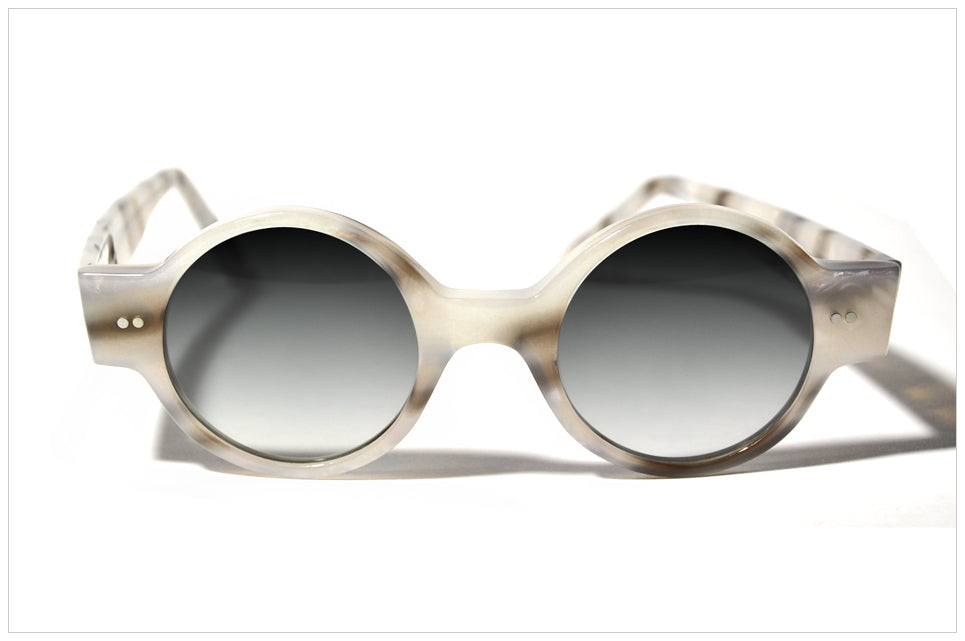 Handmade sunglasses. Occhiali da sole artigianali. P522-313 front view.