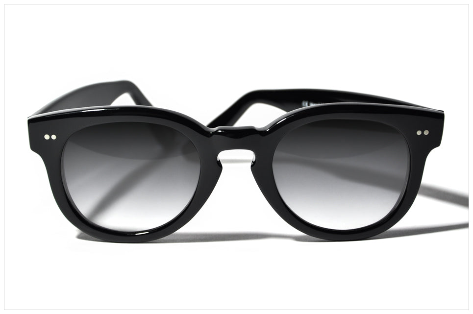 Handmade sunglasses. Occhiali da sole artigianali. P531-10 front view.